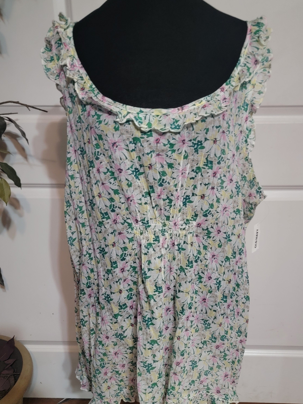 Old Navy Floral Ruffle-Neck Sleeveless Tunic in Pink & Green
